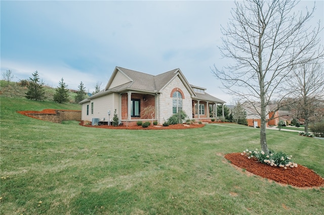 view of front of home featuring a front yard