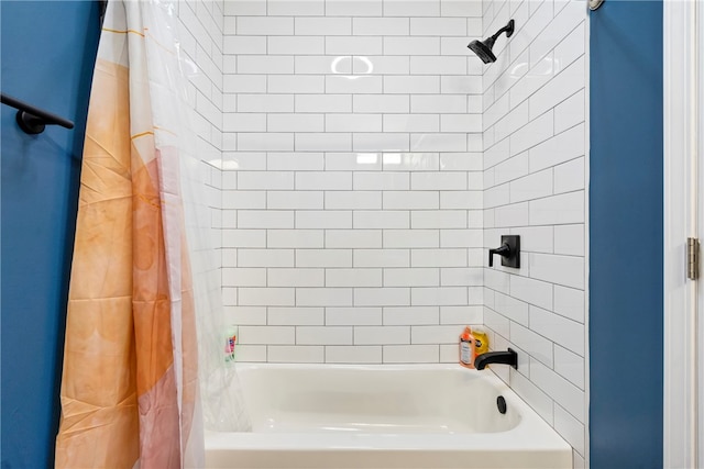 bathroom featuring shower / tub combo