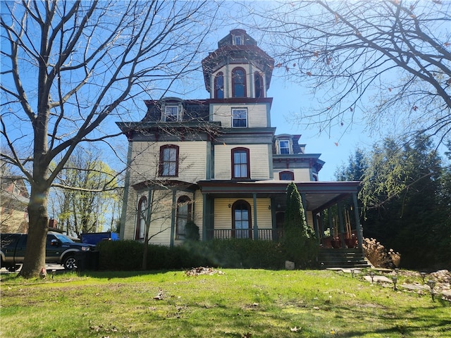 view of front of property with a front lawn and a porch