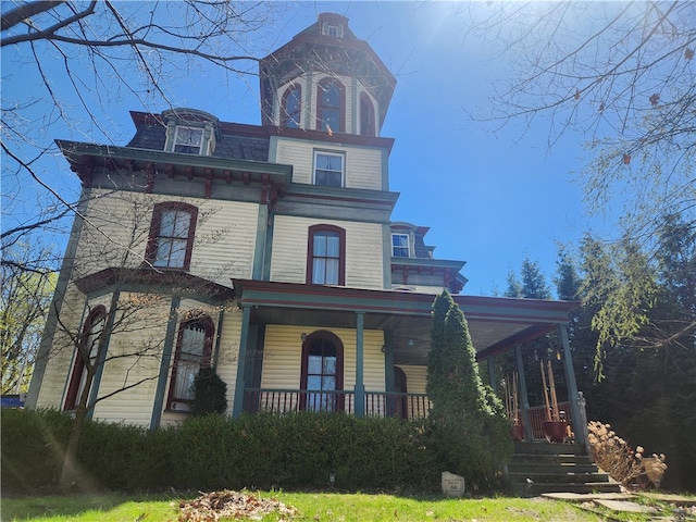 view of front of home with covered porch