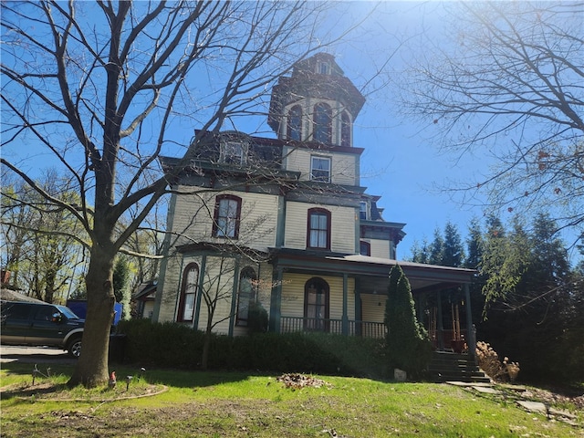 view of front of property with a front yard and a porch