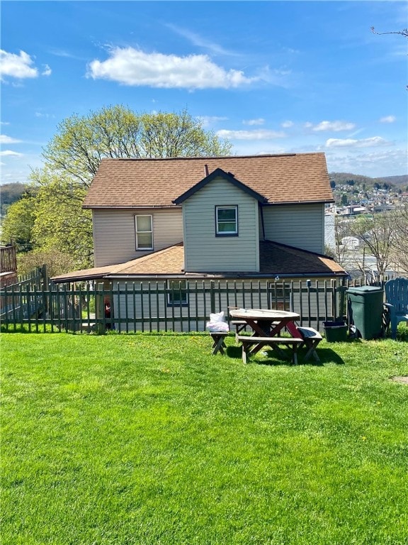 back of house featuring a lawn