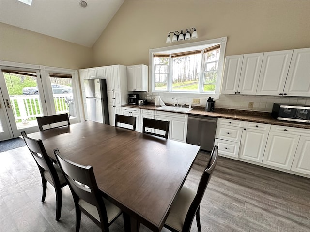 kitchen featuring sink, appliances with stainless steel finishes, tasteful backsplash, and plenty of natural light