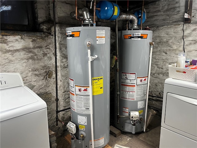 utility room with gas water heater and washer / dryer