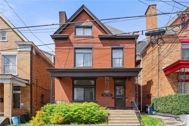 view of front of property featuring a porch