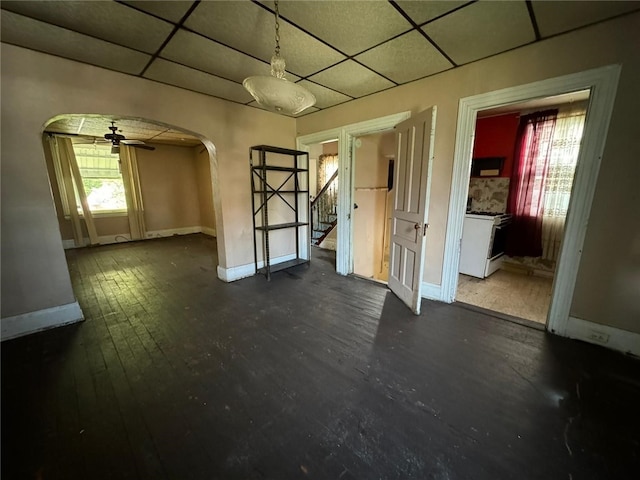 unfurnished room with dark hardwood / wood-style floors and ceiling fan