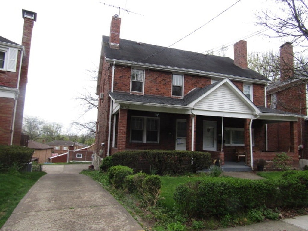 view of front of house with a porch