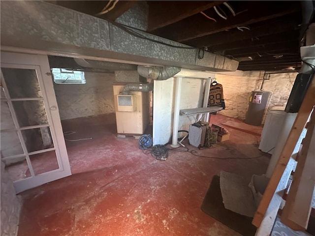 basement with washer / clothes dryer and water heater