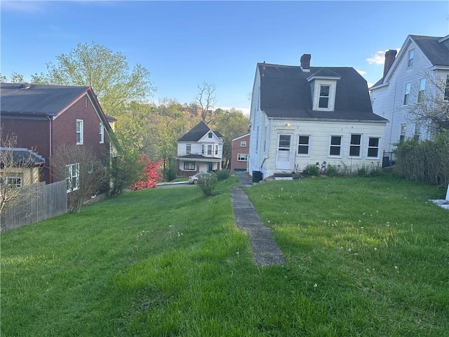 view of front of property with a front yard