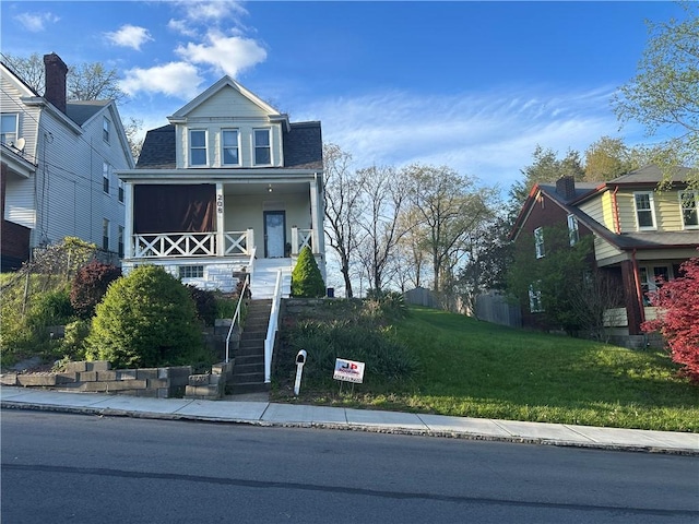 view of front facade featuring a porch and a front lawn