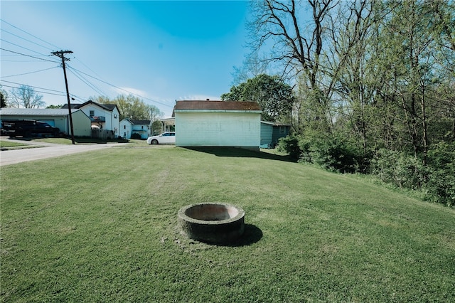 view of yard featuring a fire pit