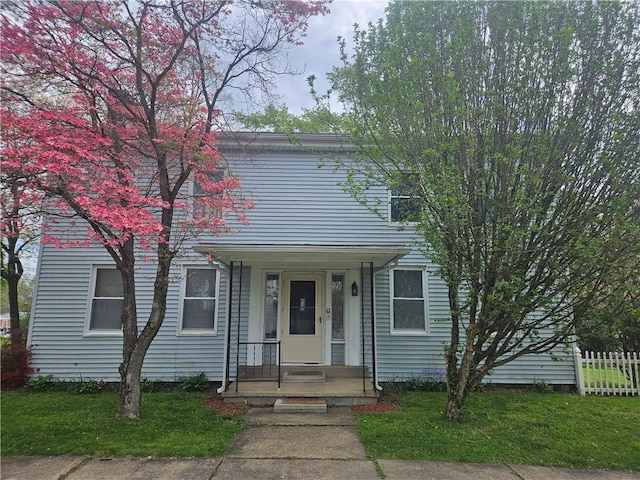 view of front of house with a porch and a front yard