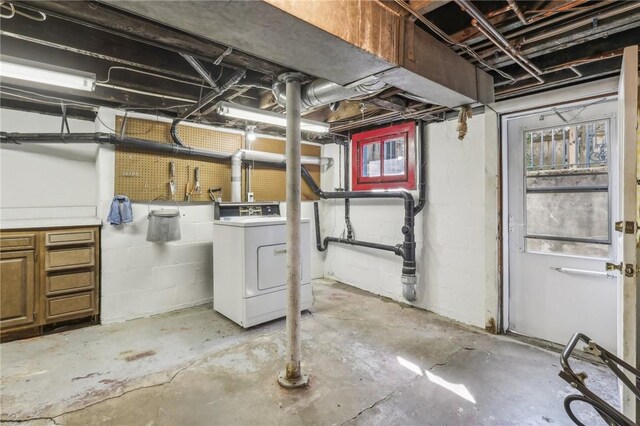 basement featuring washer / clothes dryer