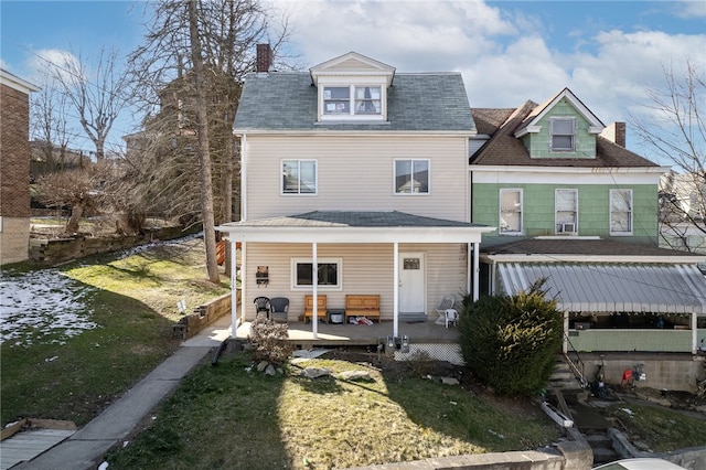 view of front of property with a front lawn