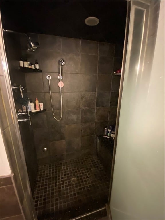 bathroom with a tile shower