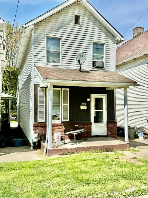 view of front facade with covered porch and a front yard