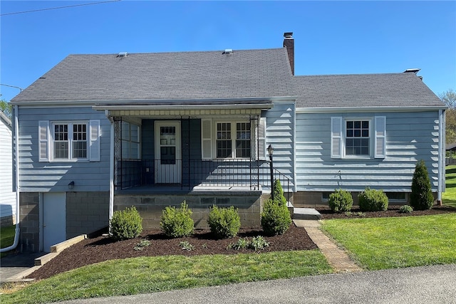 view of front facade with covered porch and a front lawn