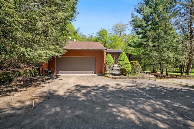 view of front facade featuring a garage