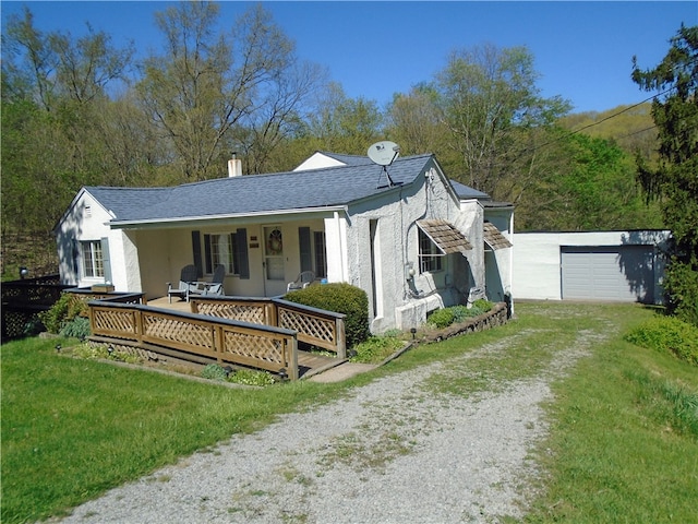 view of front of house featuring a garage and a front lawn