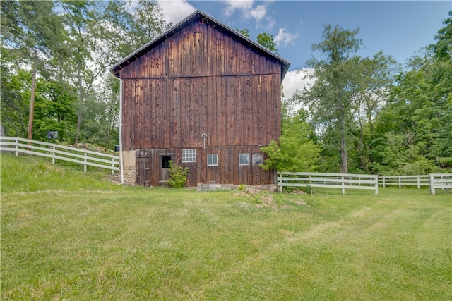 view of shed / structure featuring a lawn