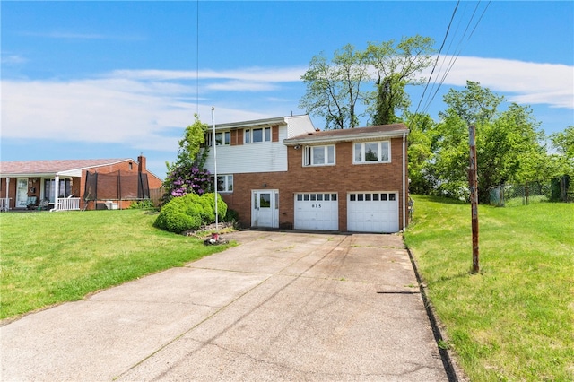 view of front of home featuring a garage and a front yard