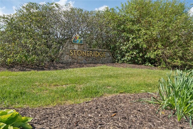 view of community / neighborhood sign