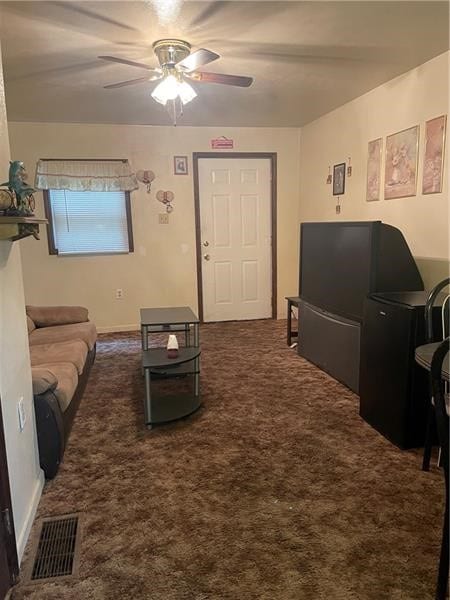 carpeted living room with ceiling fan