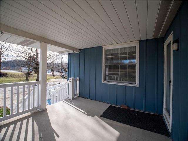 view of patio / terrace with covered porch