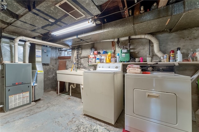 laundry room with washing machine and clothes dryer