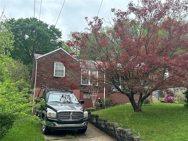 view of front of home with a front yard