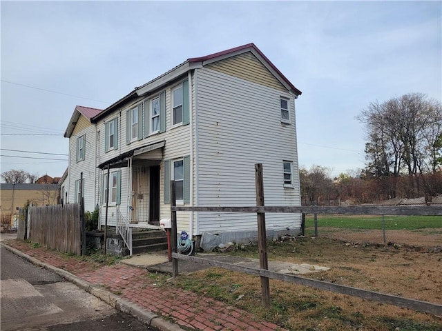 view of front of property