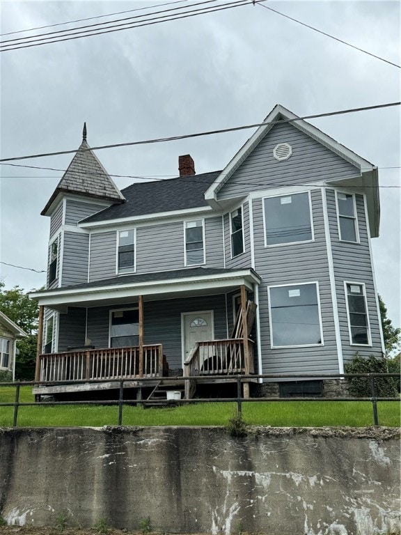 view of front facade with a front yard and covered porch