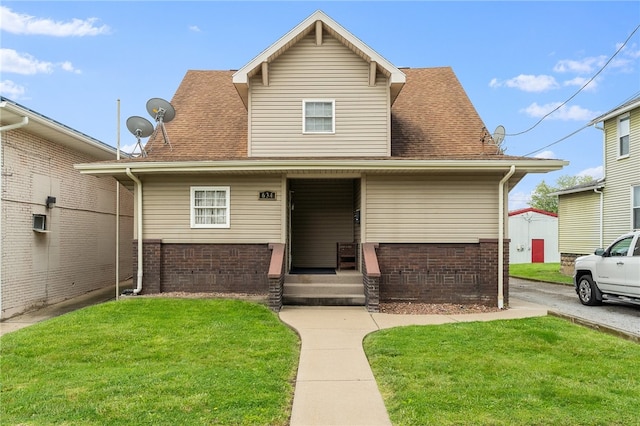 view of front of property with a front lawn and covered porch