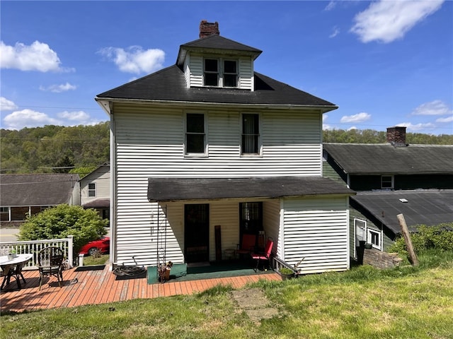 rear view of house featuring a lawn