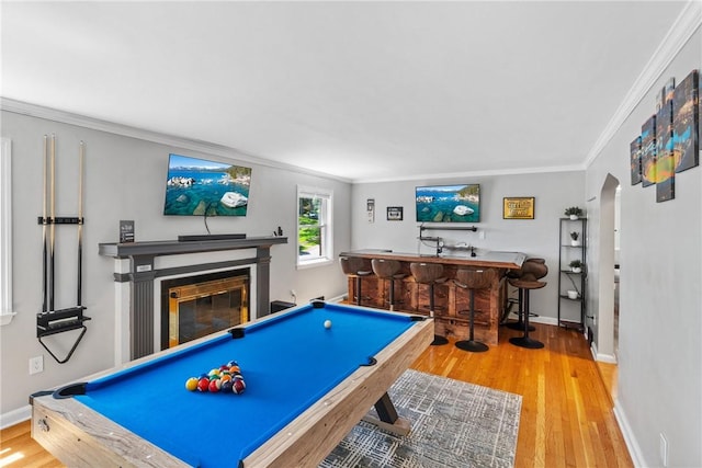 recreation room featuring indoor bar, hardwood / wood-style flooring, crown molding, and billiards