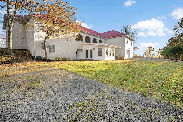 view of front of home with a front yard