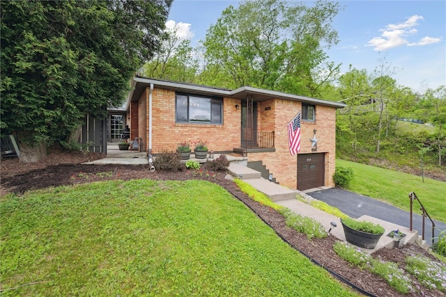 view of front of property featuring a garage and a front yard