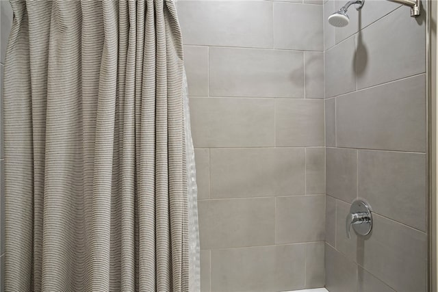 bathroom featuring curtained shower