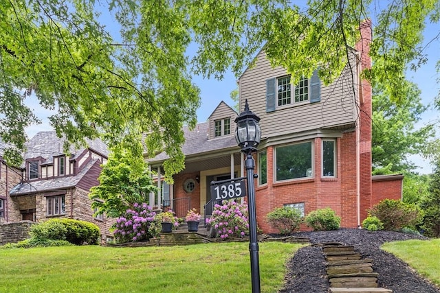 view of front of home with a front yard