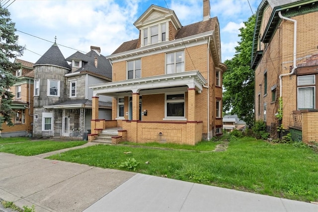 view of front of home with a front lawn