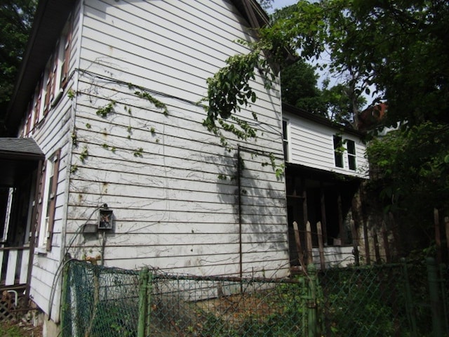 view of home's exterior