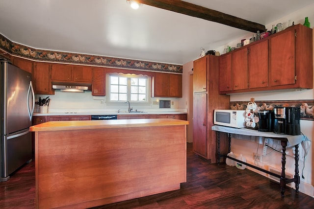 kitchen featuring dark wood-type flooring, range hood, sink, stainless steel fridge, and a center island