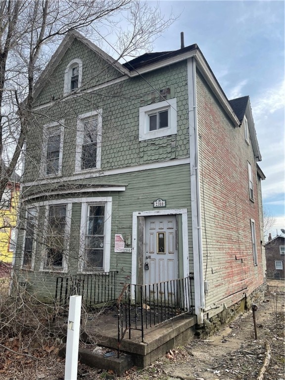 view of front of property