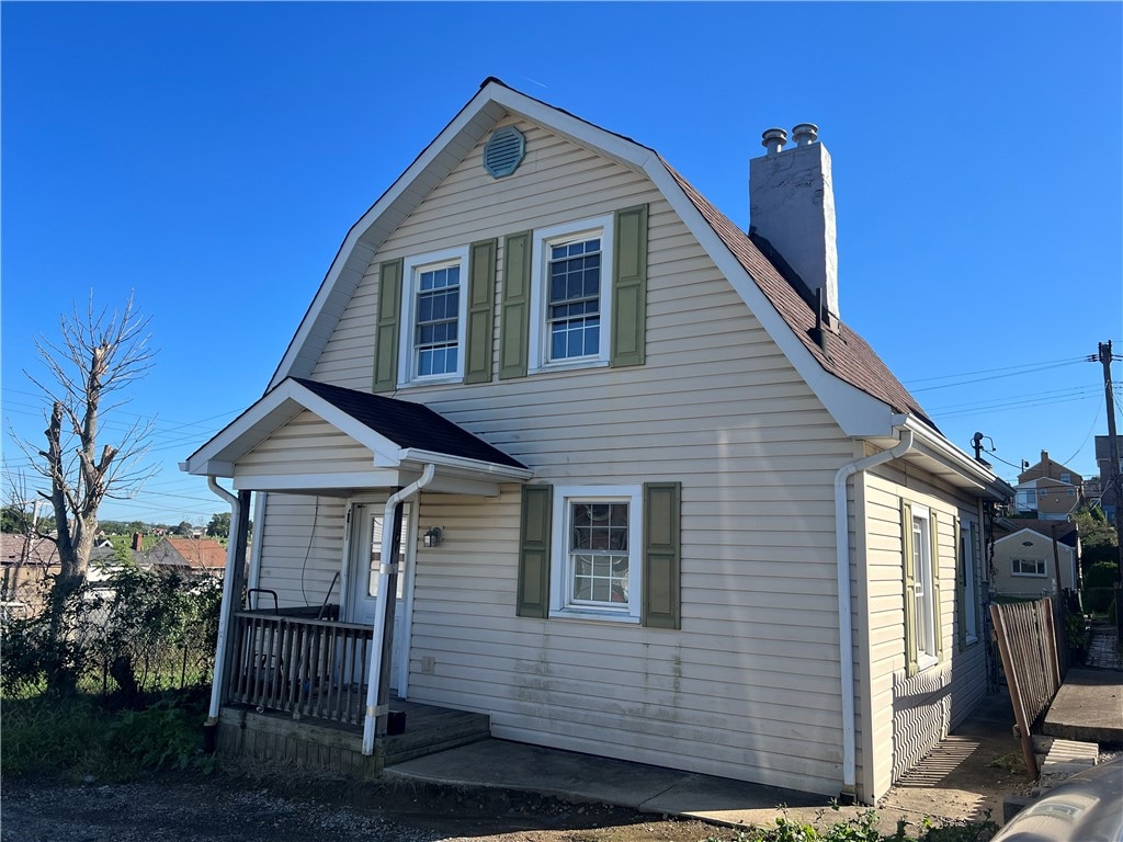 view of front of property