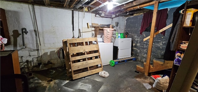 basement featuring washer and clothes dryer