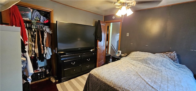 bedroom featuring a closet and ceiling fan