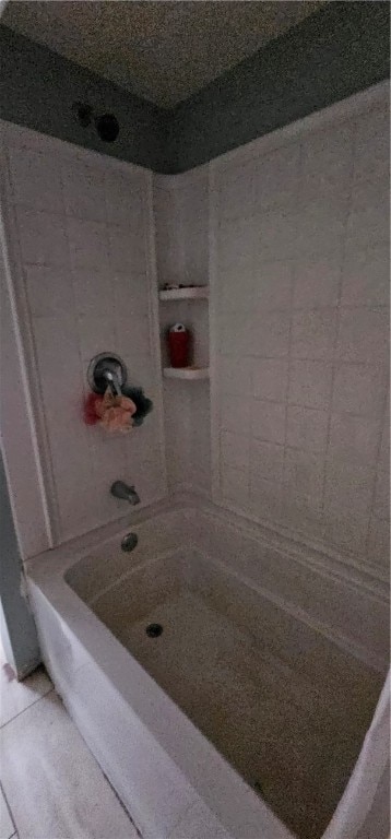 bathroom featuring tiled shower / bath combo