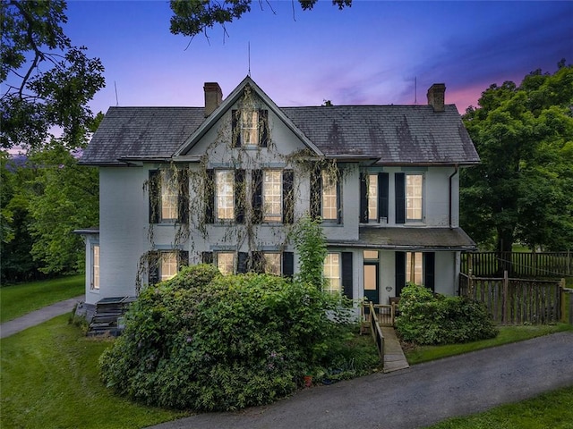 view of front of property with a yard