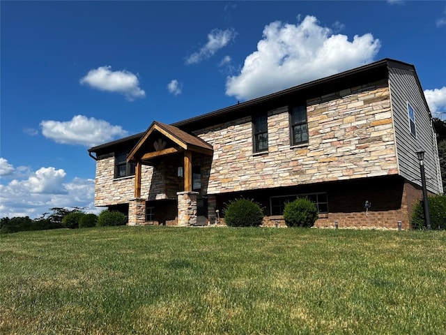 view of front of home with a front lawn