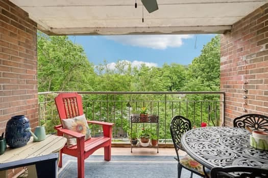 balcony featuring ceiling fan